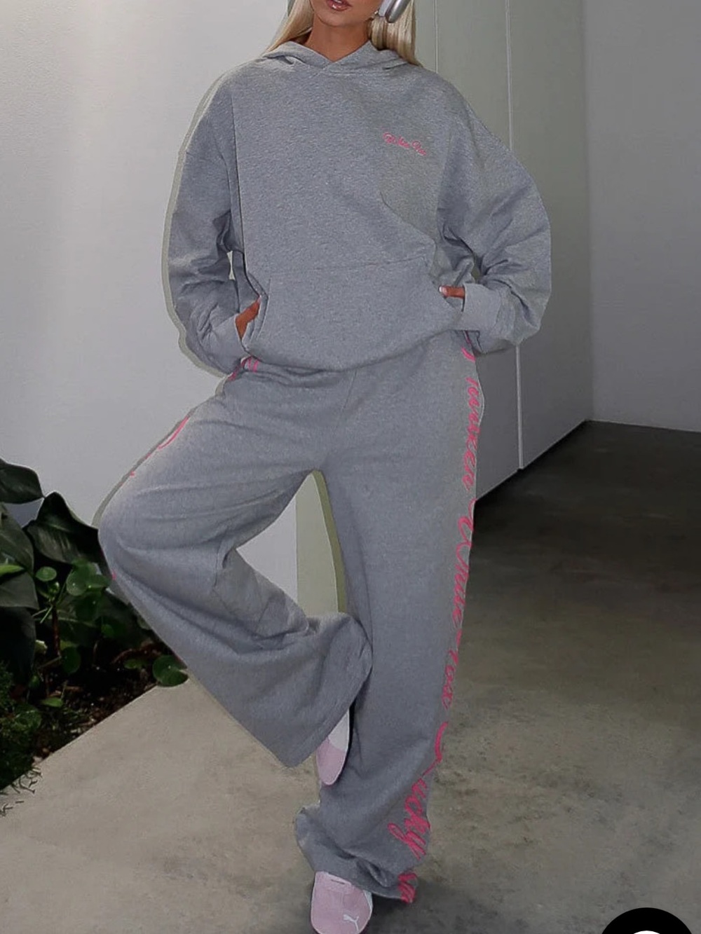 White Fox Lucky Thirteen Shaya Hoodie and Wide Leg Sweatpants Women’s Large
